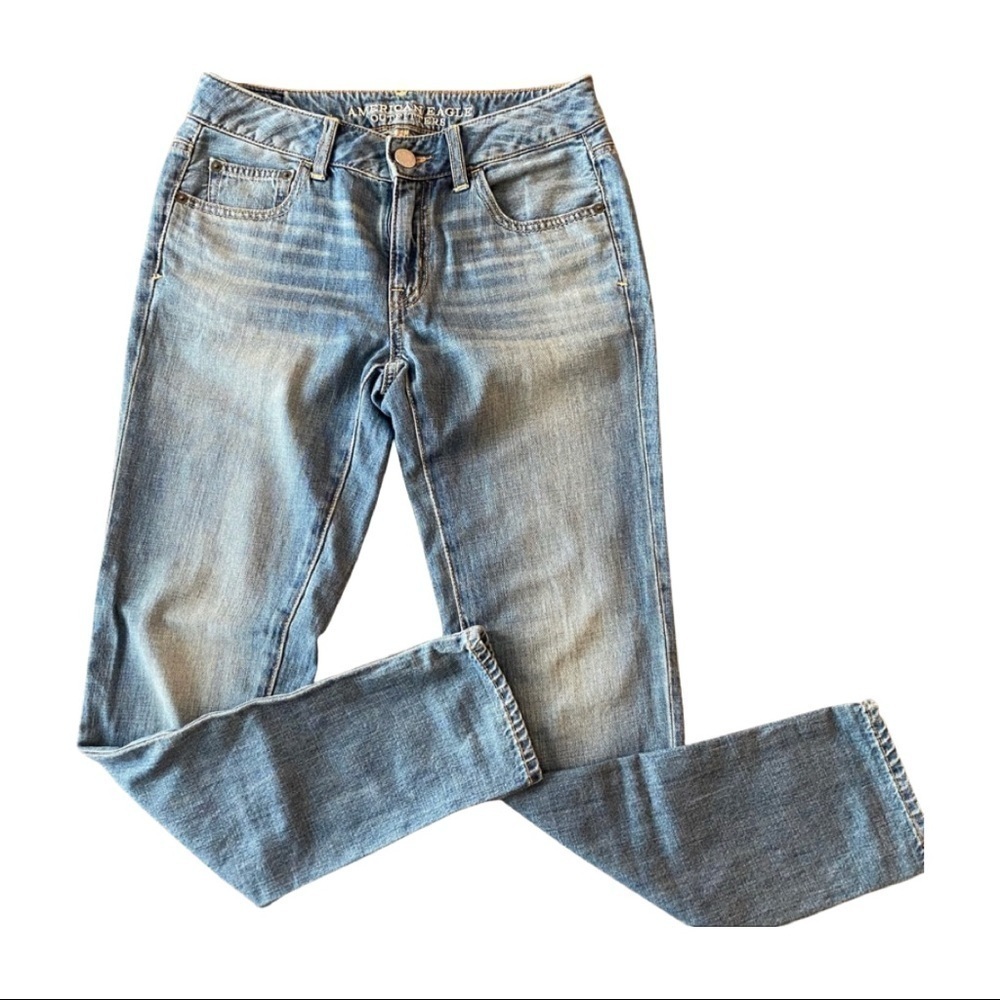 American Eagle Outfitters Boy Jean. Blue Denim Straight Leg  Mid Rise. Size 0